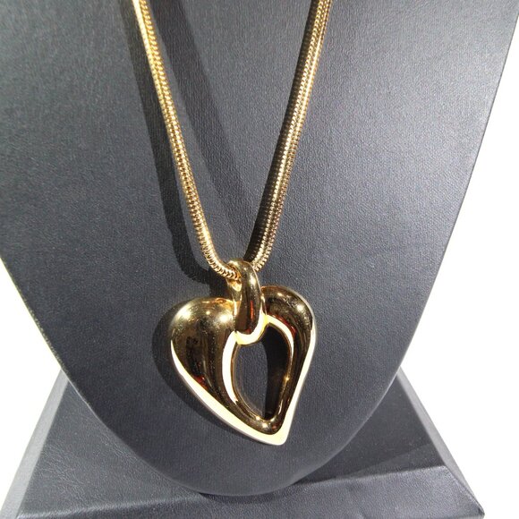 Vintage 90s Monet Gold Tone Heart Pendant Necklace - Picture 2 of 8